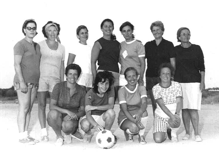 CalcioFem8-71Small.jpg (57175 byte)